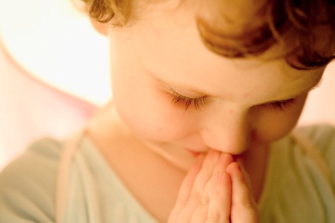 Dallas, TX, USA --- Little Girl Praying --- Image by © Tamara Reynolds/Corbis